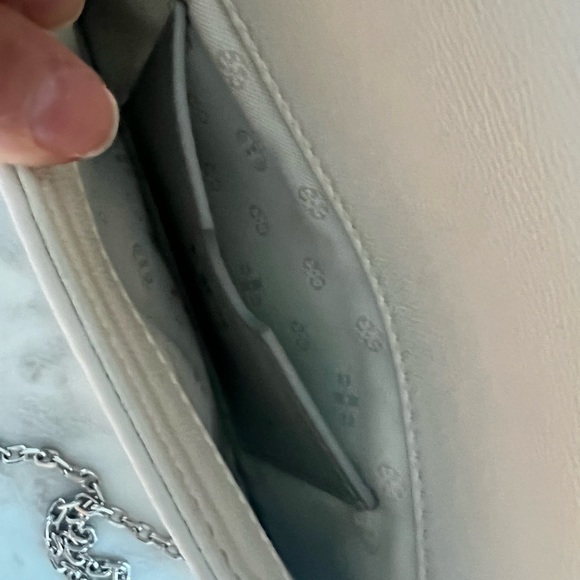 Tory Burch Chain White/Silver Leather Shoulder Bag - Picture 3 of 3